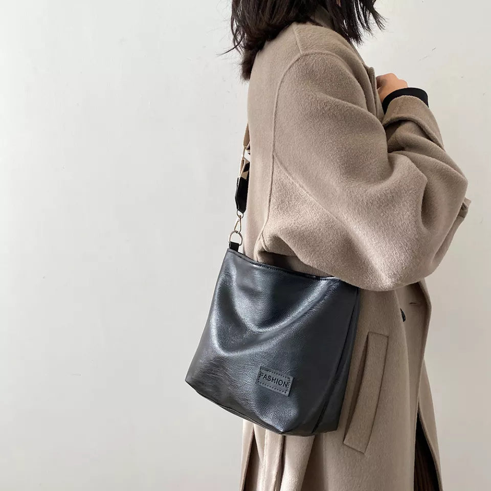 test: Womens Leather Shoulder Tote